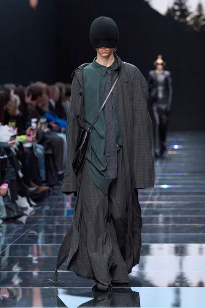 Look 15
